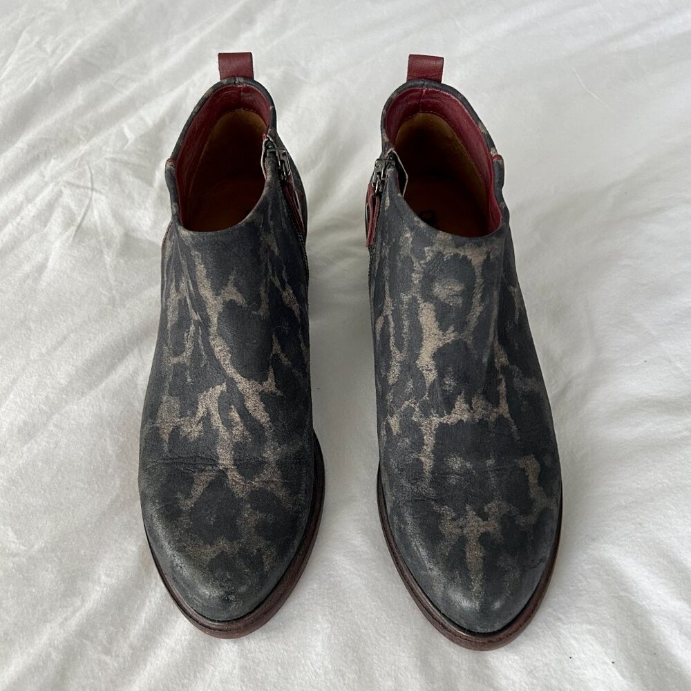 Onid Studio Animal Print Booties SZ 7
